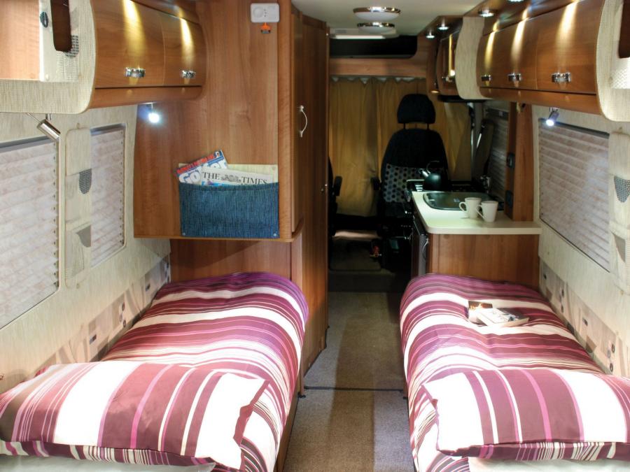 Интерьер Auto-Sleepers Warwick Duo 2010 года  (фото 4 из 4)